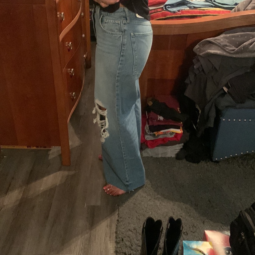 FOREVER 21 - Picture 2 of 3